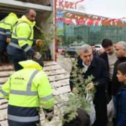 Tarım Fuarı'nda 100 bin fidan dağıtıldı