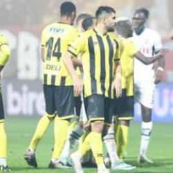 S&uuml;per Lig'de tarihe ge&ccedil;en ma&ccedil;! Takım sahadan &ccedil;ekildi