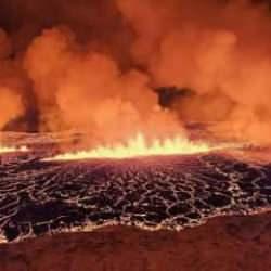 Reykjanes Yarımadası'ndaki yanardağın patlama anından en net g&ouml;r&uuml;nt&uuml;