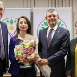 Şehit haberleri sonrası DEM Parti ile el sıkışan Özgür Özel'den açıklama!