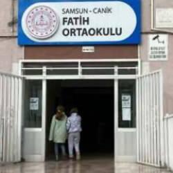 Sınıfta ders sırasında tavanın sıvası d&uuml;şt&uuml;: 7 &ouml;ğrenci yaralı