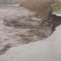 Şırnak&rsquo;ta sağanak yağış nedeniyle dereler taştı, yol &ccedil;&ouml;kt&uuml;