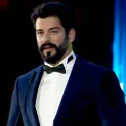 &Uuml;nl&uuml; oyuncu Burak &Ouml;z&ccedil;ivit'ten geceye damga vuran Gazze a&ccedil;ıklaması! Sosyal medyayı salladı