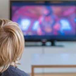 Ebeveynler dikkat, masum g&ouml;r&uuml;nen &ccedil;izgi filmler &ccedil;ocuğunuzu zehirliyor olabilir! Uzmanlardan uyarı var