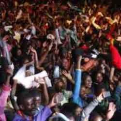 Uganda'da yeni yıl kutlamalarında izdiham &ccedil;ıktı! &Ccedil;ok sayıda &ouml;l&uuml; var