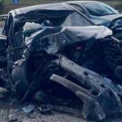 Antalya'da tırla &ccedil;arpışan ara&ccedil; hurdaya d&ouml;nd&uuml;: 3 kişi yaralandı