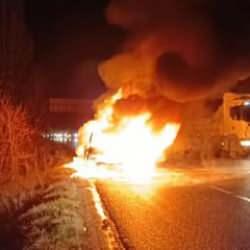 Seyir halindeki otomobil yandı! Sebebi belli oldu