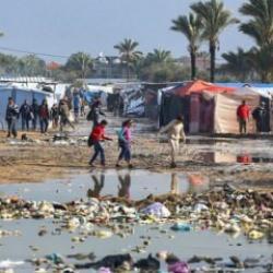 Gazze’de yaşam mücadelesi... Çadırlar sular altında kaldı!