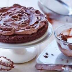 Glütensiz, süt ürünsüz: 3 malzemeli sağlıklı çikolatalı kek tarifi, nasıl yapılır?