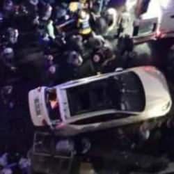 G&uuml;ng&ouml;rende 4. kattan otomobilin i&ccedil;ine d&uuml;şt&uuml; ağır yaralandı