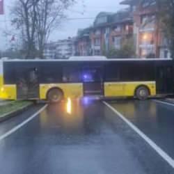 İETT otobüsü duvara çarptı! Yaralılar var