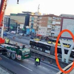 İBB'den utanç vesikası! Metrobüs yoluna üst geçit ayağı dikildi