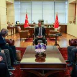 Özel’den tepki çeken görüşme: Türk ordusunu Nazi’lere benzeten Tahmaz’ı ağırladı!