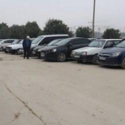 Suriyeliler otomobil pazarlarına akın etti! Ara&ccedil;larını d&uuml;ş&uuml;k fiyattan satıyorlar
