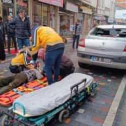 &Ccedil;atıdan otomobilin &uuml;zerine d&uuml;ş&uuml;p &ouml;ld&uuml;