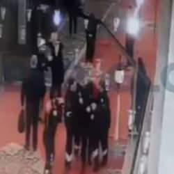 İstanbul Fatih Camisi'ndeki provokatif saldırının g&ouml;r&uuml;nt&uuml;leri ortaya &ccedil;ıktı!