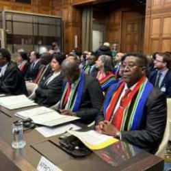 G&uuml;ney Afrikalı avukatlardan İsrail'den sonra İngiltere ve ABD'ye de darbe