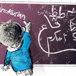 Kur'an kurslarındaki miniklerin karne sevinci