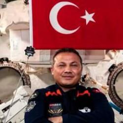 Bakan Kacır istedi, Alper Gezeravcı yaptı! TEKNOFEST uzayda!