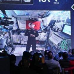 Bakan Kacır, Türkiye'nin ilk astronotu Gezeravcı ile görüştü