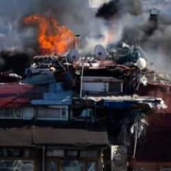 Başkentte 7 katlı binanın &ccedil;atısında yangın!