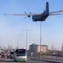 Son dakika: Kayseri'de askeri uçak acil iniş yaptı! Faciadan dönüldü, işte o anlar...