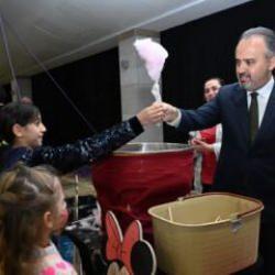 Bursa yetimlerine sahip &ccedil;ıkıyor