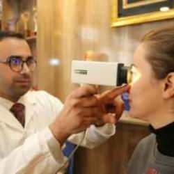 Türk doktorlar geliştirdi: Göz bebeğinden vücudun röntgenini çekiyor!