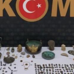 Erzurum'da tarihi eser operasyonu: 182 adet tarihi eser ele geçirildi