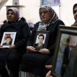 Evlat n&ouml;betindeki ailelerden &ccedil;ocuklarına &lsquo;teslim ol&rsquo; &ccedil;ağrısı