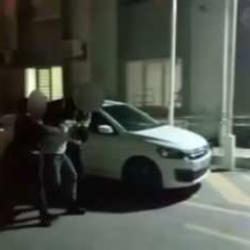 İzmir&rsquo;de taksiciyi silahla vuran saldırgan yakalandı!