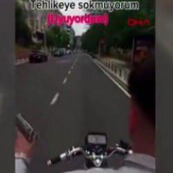 Trafikte ter&ouml;r estiren motorlu maganda kıskıvrak yakalandı!