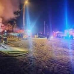 Ahırda a&ccedil;ık unutulan lamba patlayınca yangın &ccedil;ıktı; 63 k&uuml;&ccedil;&uuml;kbaş &ouml;ld&uuml;