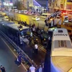 Beylikdüzü’nde metrobüsün çarpmasıyla yaralanan metrobüs şoförü hayatını kaybetti