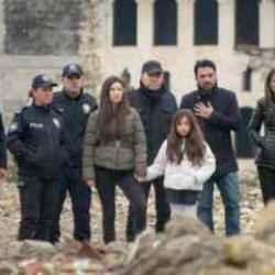 Arka Sokaklar ekibinden takdir toplayan bölüm! Enkazın arasında...