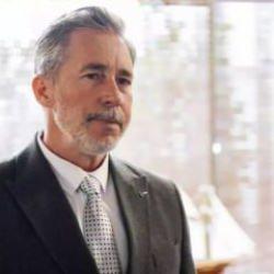 Atla kaza ge&ccedil;irmişti! Sinan Albayrak sedyeyle &ccedil;ekime koştu 