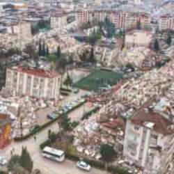 Deprem değil binalar &ouml;ld&uuml;rd&uuml;! Y&uuml;zlerce kişiye mezar olan binalar...