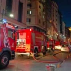 Fatih'te otelde yangın: Mahsur kalan 20 kişi kurtarıldı