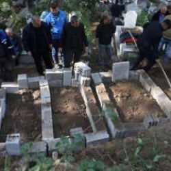 İskenderun'da katledilen anne ve iki &ccedil;ocuğu yan yana toprağa verildi