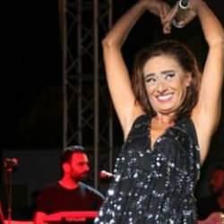 Yıldız Tilbe sosyal medyanın diline d&uuml;şt&uuml;! &Ccedil;ılgın dansıyla g&uuml;ndemde...