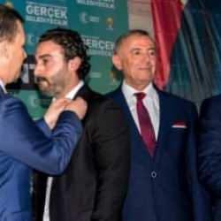 1025 &uuml;ye istifa edip, AK Parti'ye katıldı