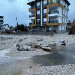 Antalya'da sel: 1 kişi hayatını kaybetti, okullar tatil edildi