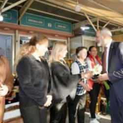 CHP'nin &uuml;st&uuml;n&uuml; &ccedil;izdiği adaydan g&ouml;vde g&ouml;sterisi