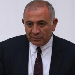 G&uuml;rsel Tekin CHP'den istifa etti
