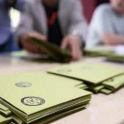 Hakan Bayrak&ccedil;ı, İstanbul'daki son anketi paylaştı: Yarış kafa kafaya gidiyor