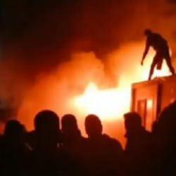 Hatay'da konteyner kentte korkutan yangın