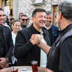 İzmir'de Hamza Dağ'a b&uuml;y&uuml;k ilgi: Başımızın tacısınız