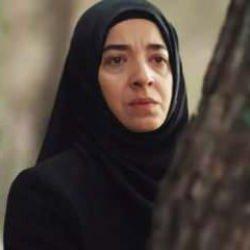 Kızıl Goncalar oyuncusunun t&uuml;rbansız haline yorum &uuml;st&uuml;ne yorum yağdı! 'Sen de kimsin?'