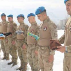 Trabzon'da yaşayan 57 yaşındaki kadın &ouml;rd&uuml;ğ&uuml; bereleri Hakkari'deki jandarmaya g&ouml;nderdi