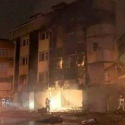 Ataşehir'de yangın! 4 katlı iş merkezi kül oldu